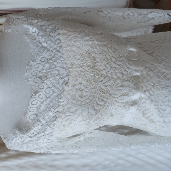 Little white dress with sleeves - Picture 2 of 4